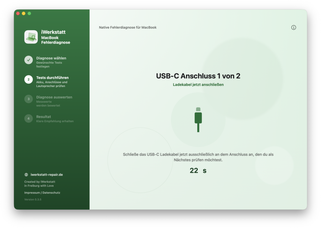 MacBook USB-C Anschluss Test mit Aufforderung ein Ladekabel anzuschließen